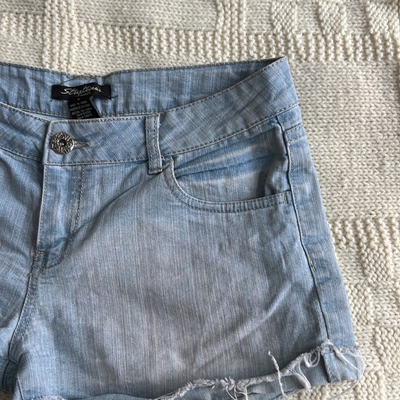 Denim short - Picture 3 of 3